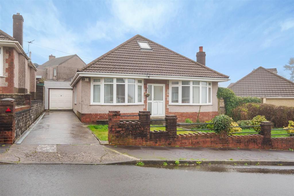 Waun Gron Close Treboeth, Swansea, 3 bed detached bungalow £260,000