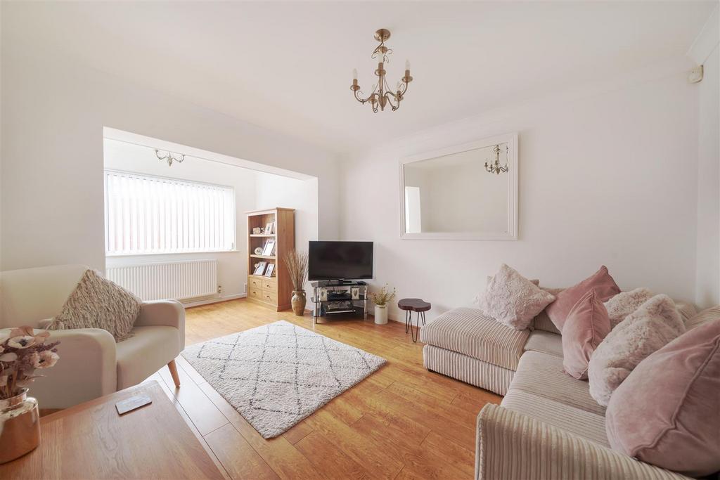 Waun Gron Close Treboeth, Swansea, 3 bed detached bungalow £260,000
