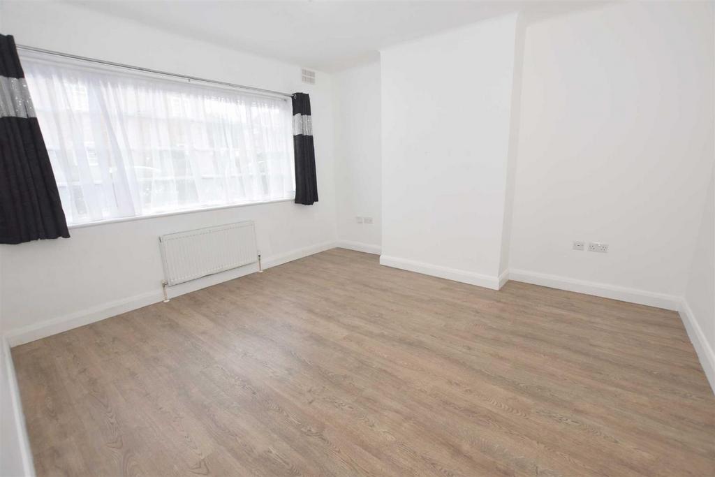 Denison Close, East Finchley 2 bed flat to rent £1,900 pcm (£438 pw)