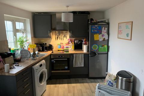 3 bedroom block of apartments for sale - Clay Corner, Chertsey Surrey, KT16 8EZ