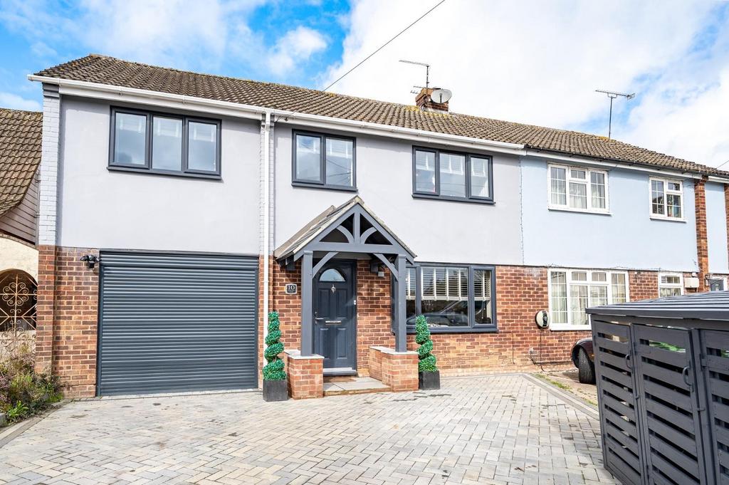 Hawthorn Close, Takeley, Stortford 3 bed semidetached house