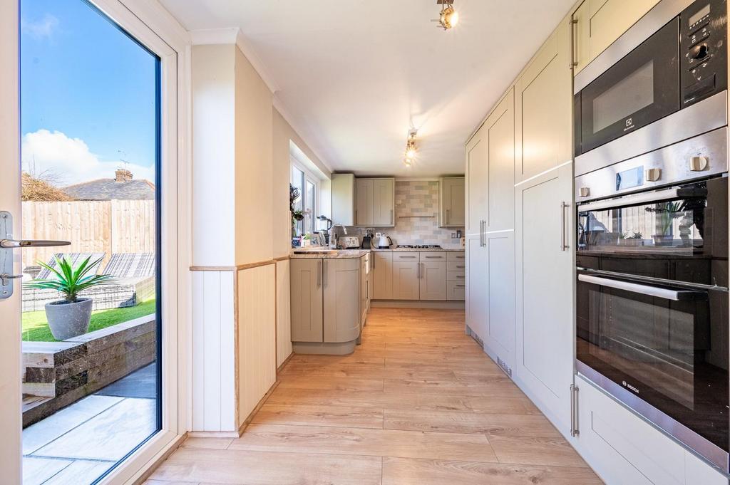 Hawthorn Close, Takeley, Stortford 3 bed semidetached house for sale £450,000