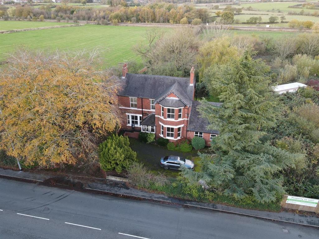 Chilton House, Uttoxeter Road, Blythe Bridge 5 bed detached house for