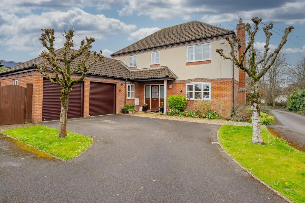 Executive family home situated within a popular cul de sac in Yatton's