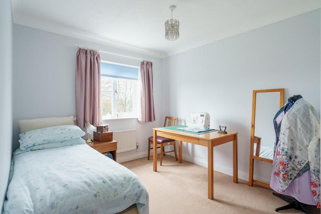 11 bedroom.jpg
