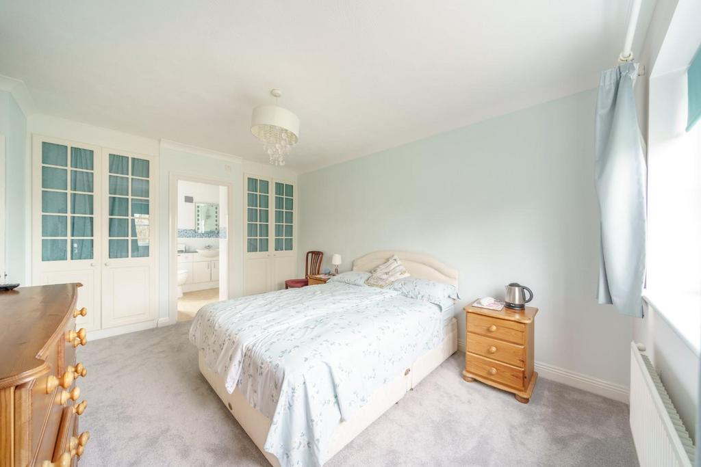 8 prinicpalbedroom.jpg