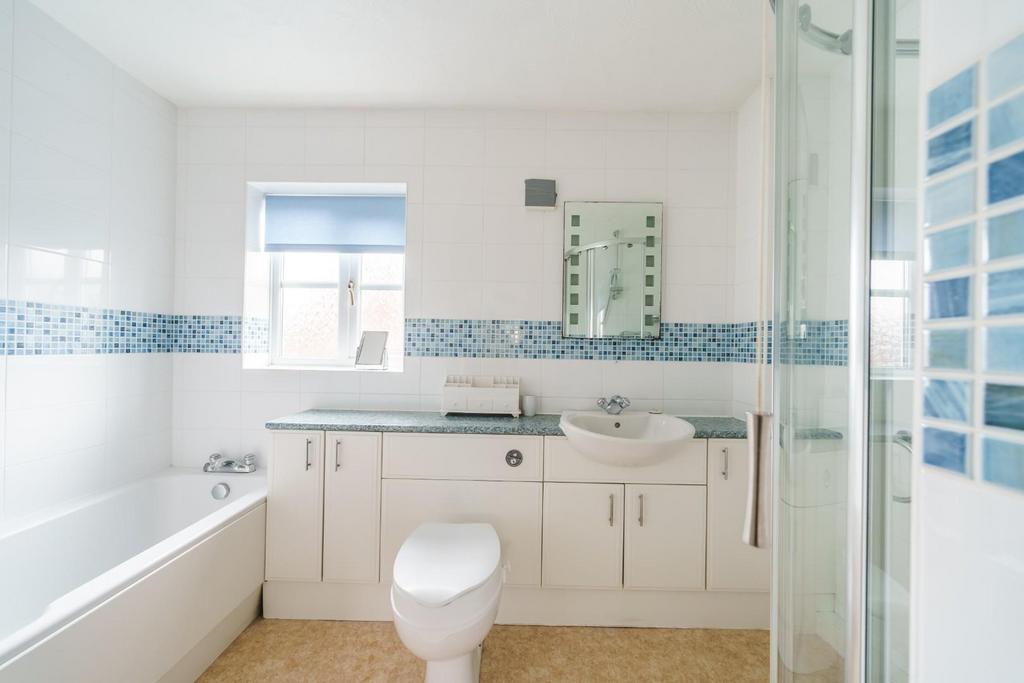 9 ensuite.jpg