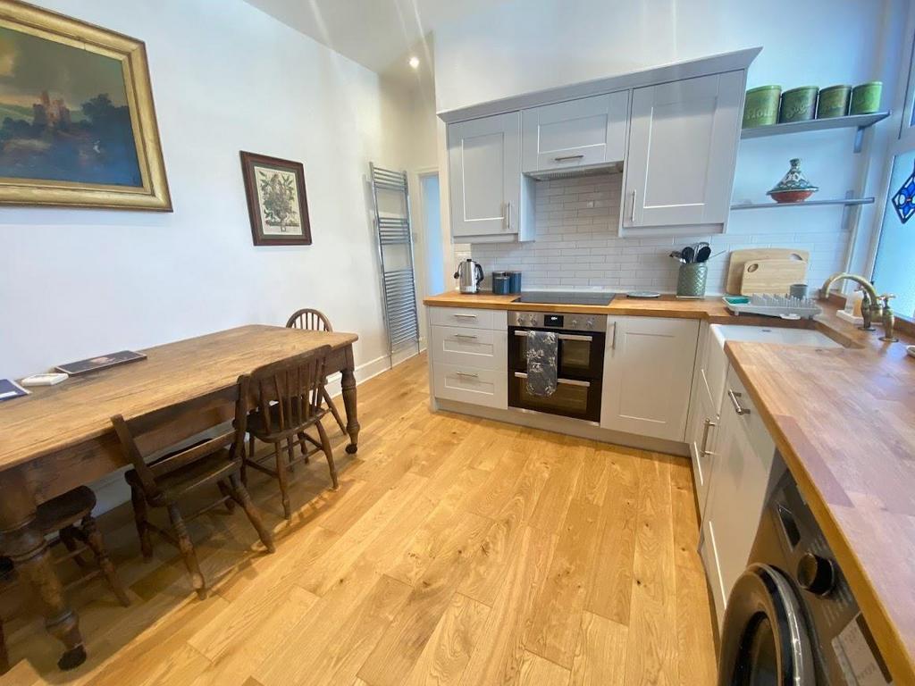 Mornington Crescent, Harrogate, HG1 5DL 2 bed apartment £1,250 pcm (£