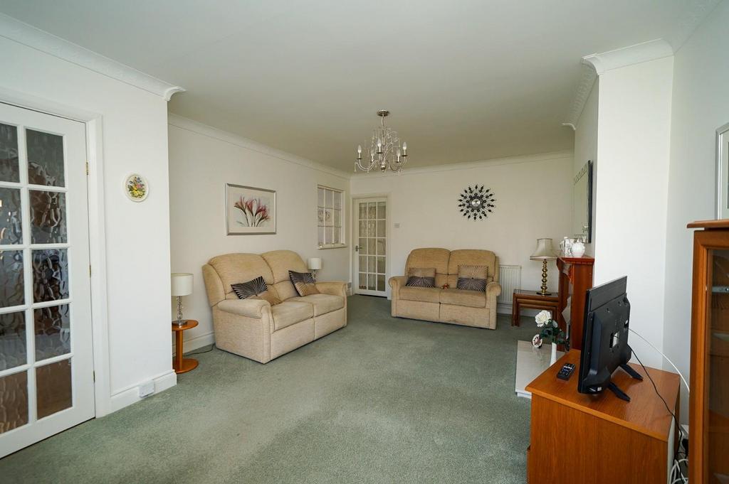 The Paddocks, Linslade, Leighton Buzzard 2 bed semidetached bungalow for sale £350,000