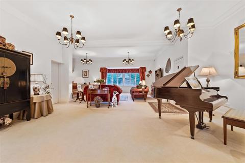 5 bedroom detached house for sale, Larch Avenue, Sunninghill
