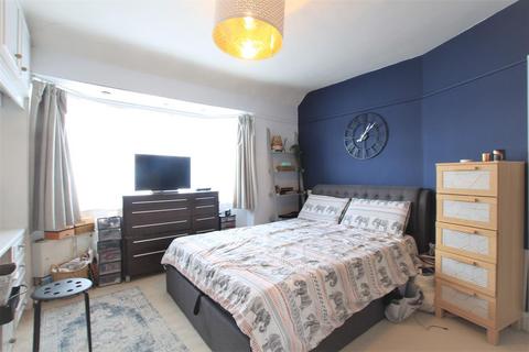 4 bedroom terraced house for sale, Hinton Avenue, Hounslow TW4