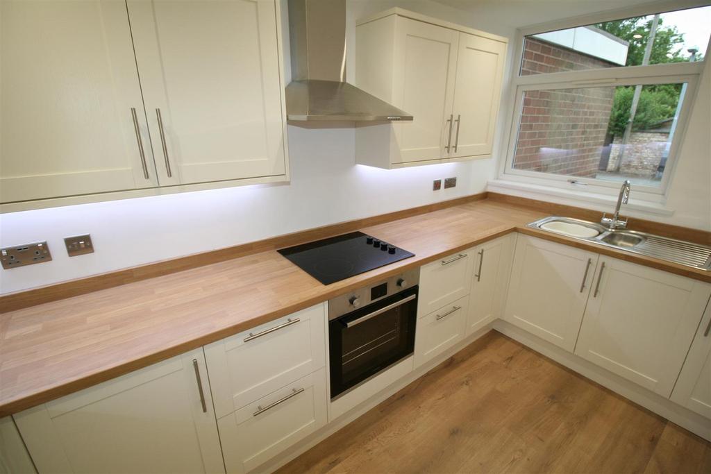 The Nook, Attleborough, Nuneaton 3 bed terraced house £895 pcm (£207 pw)