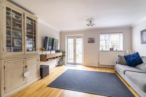 11 Middle Close, Epsom, KT17 1DU