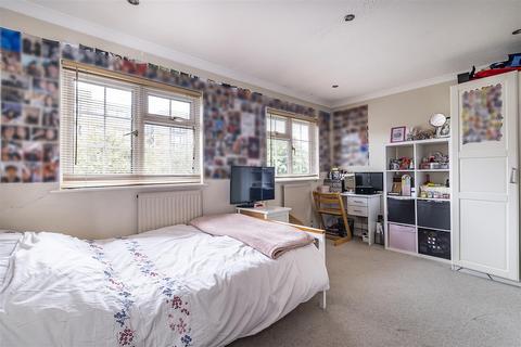 11 Middle Close, Epsom, KT17 1DU