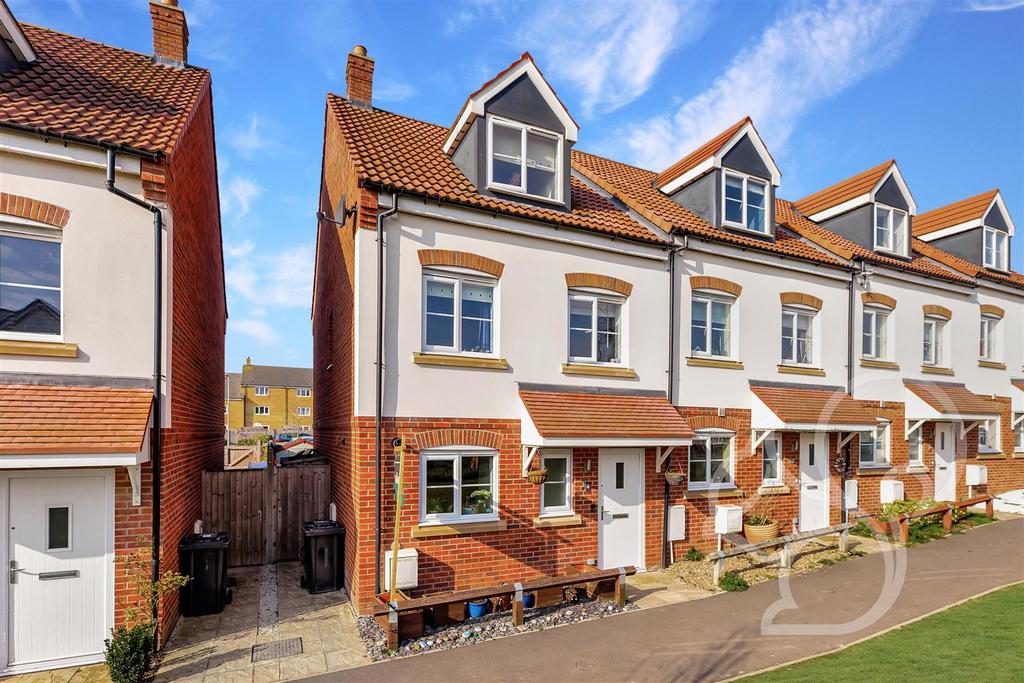 Heckford Road, Great Cornard 3 bed townhouse for sale £300,000
