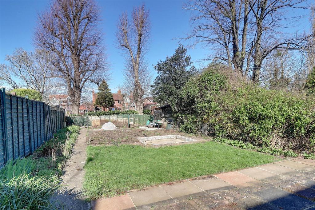 Brookfield Road, Hucclecote, Gloucester 4 bed semidetached house for
