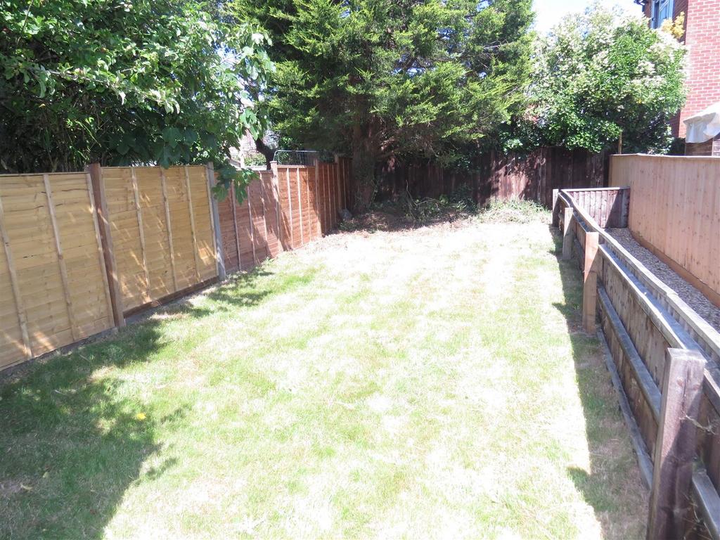 Stanfield Road, Winton, Bournemouth 2 bed flat £900 pcm (£208 pw)
