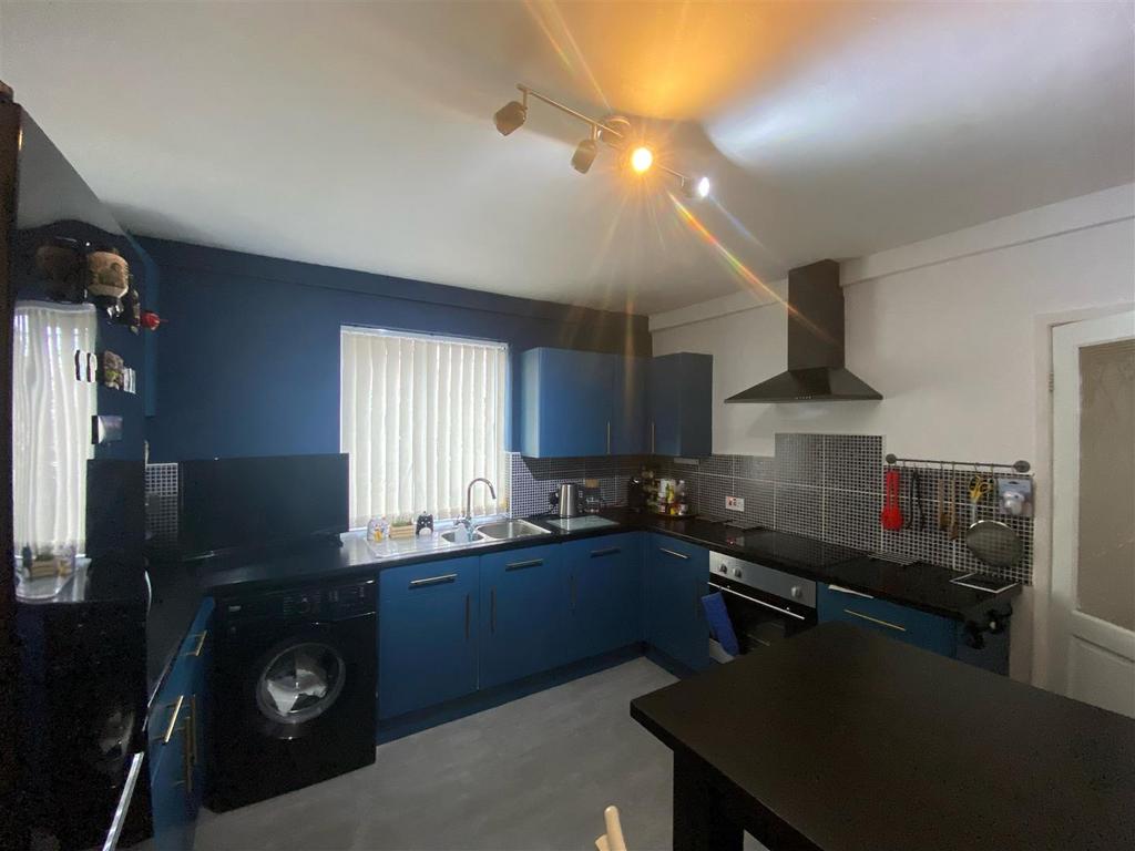 Beauvale Drive, Ilkeston 3 bed semidetached house £164,950