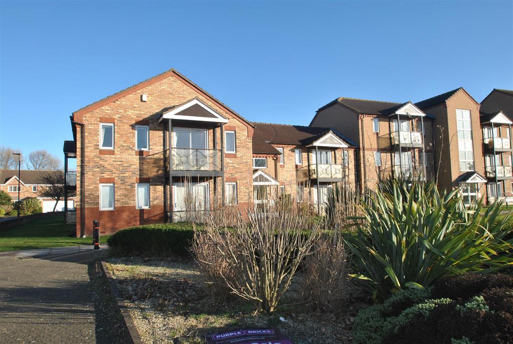 Lakeside Boulevard, Lakeside, Doncaster 2 bed flat £725 pcm (£167 pw)