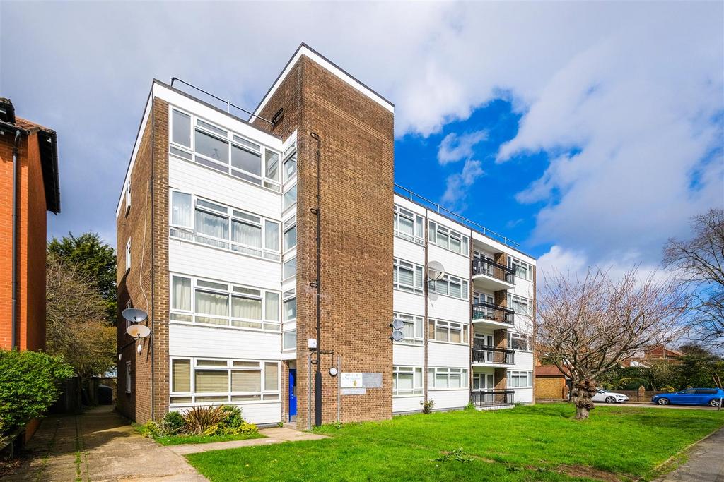 The Ridgeway, Chingford 2 bed flat £1,550 pcm (£358 pw)