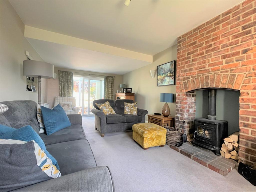 Upper Queens Road, Stonehouse 3 bed detached house £525,000