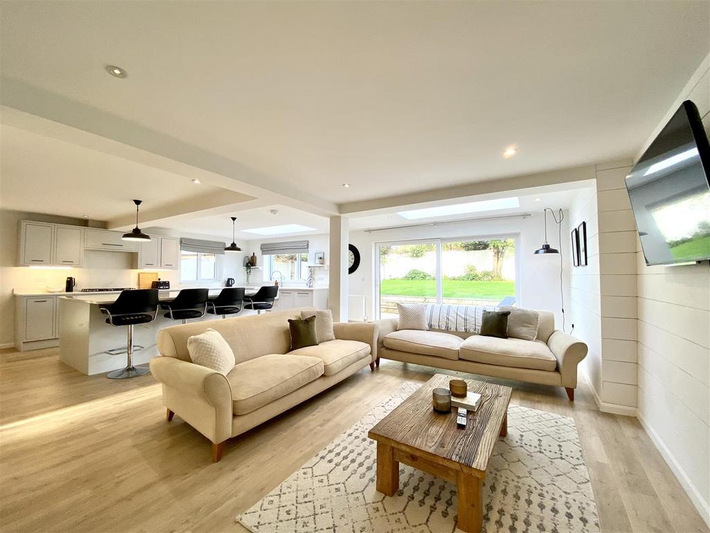 St. Davids Close, Tenby 5 bed detached house for sale £675,000