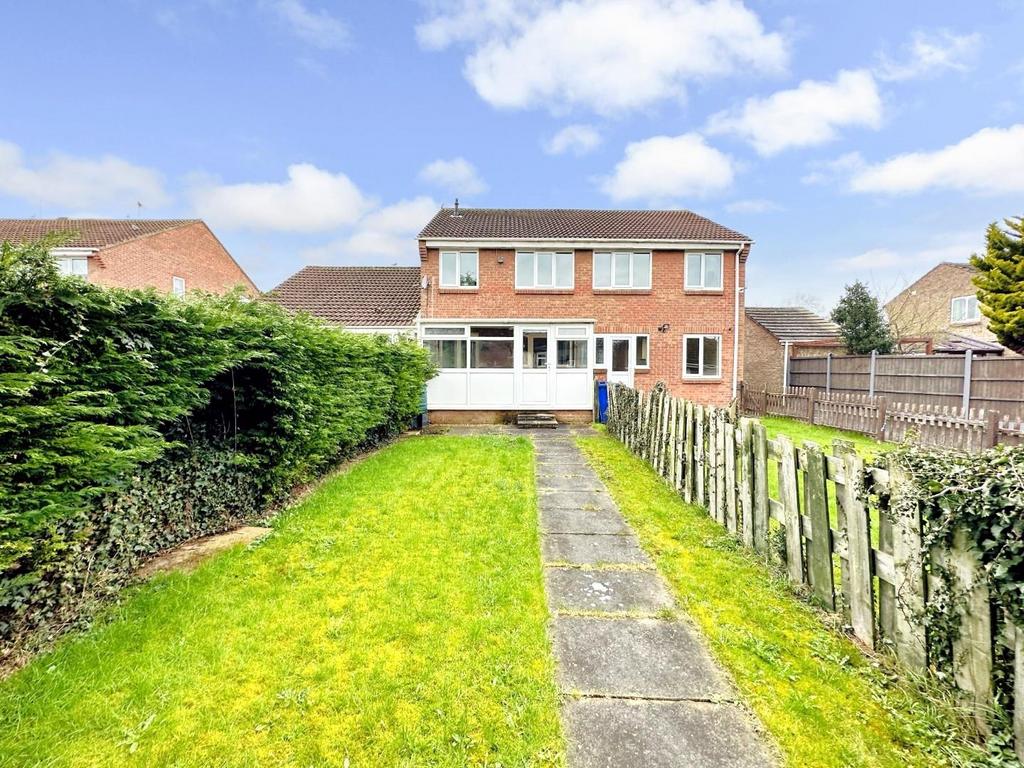 Beech Drive, South Milford, Leeds 3 bed terraced house for sale £180,000