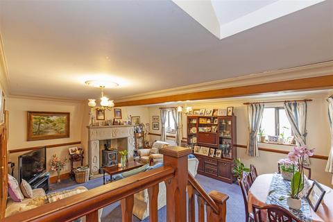 Fields Cottage, 3 Bank View, Tideswell, Buxton, SK17 8LU