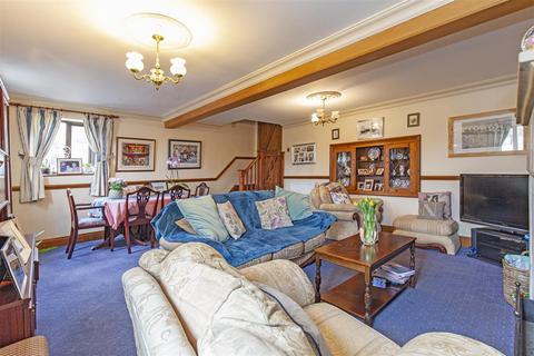 Fields Cottage, 3 Bank View, Tideswell, Buxton, SK17 8LU