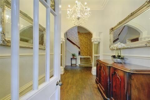 Flat D, 2 Cyprus Road, Nottingham, NG3 5EB