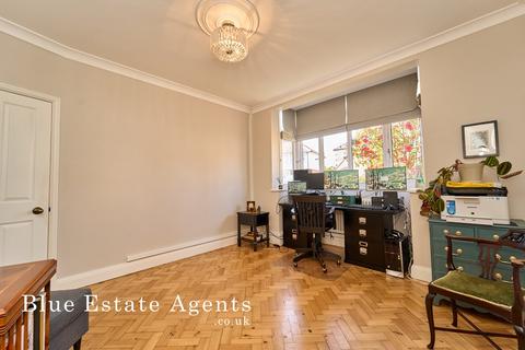 20 Devon Waye, Hounslow, TW5 0NE