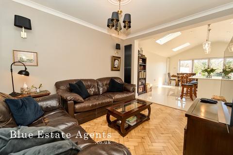 20 Devon Waye, Hounslow, TW5 0NE