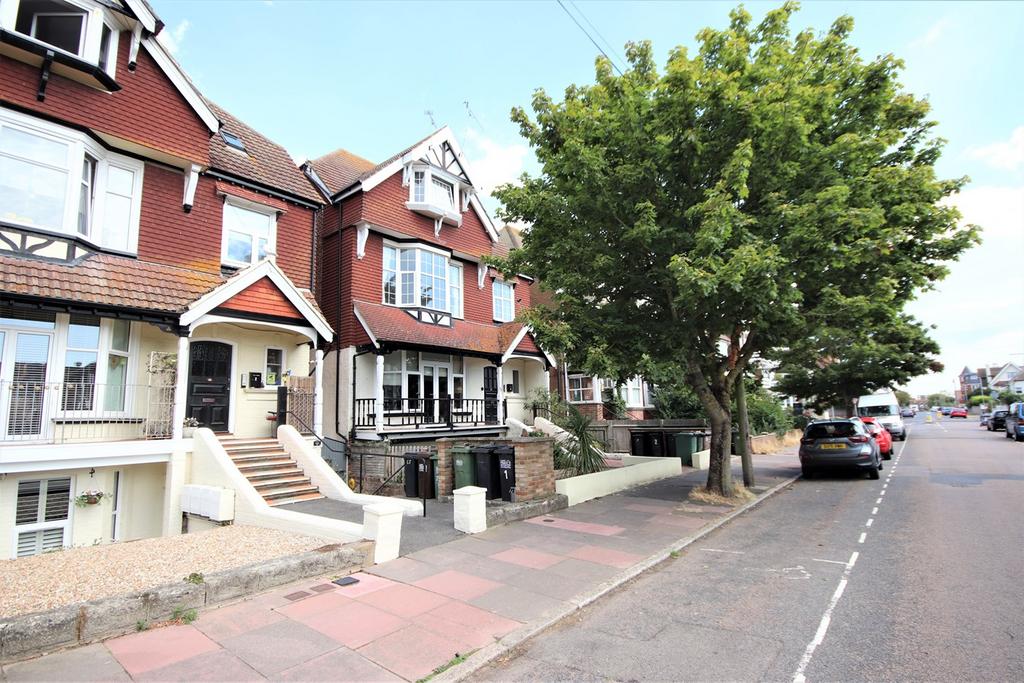 Cantelupe Road, BexhillonSea, TN40 2 bed apartment for sale £220,000