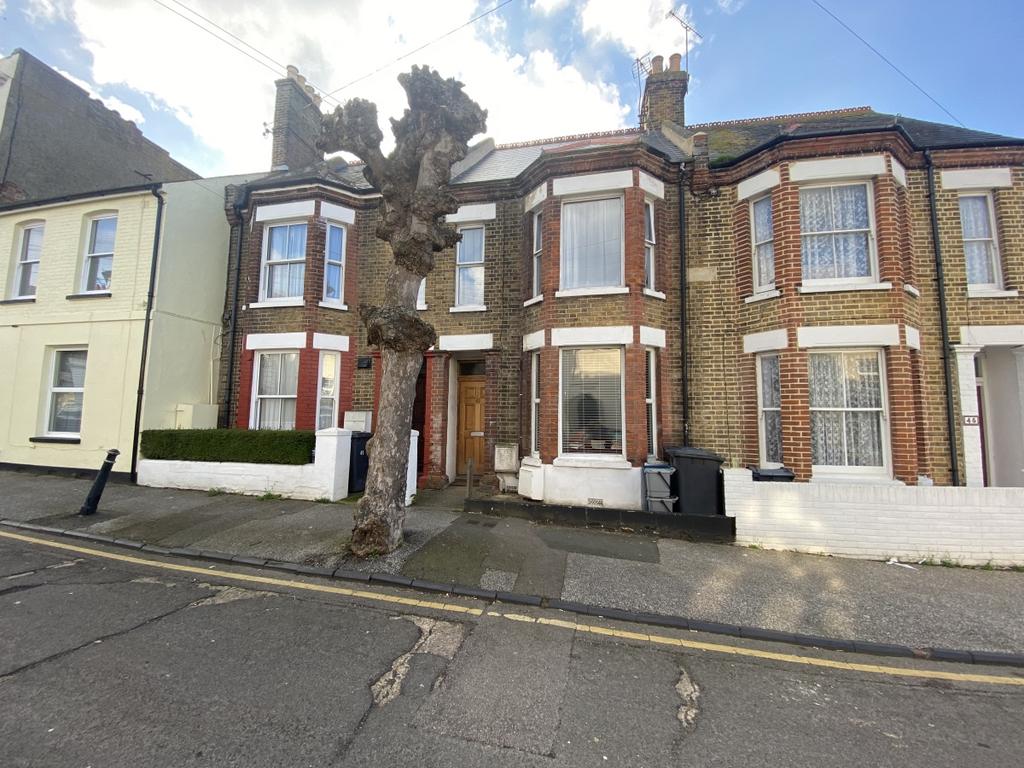 Bank Street Herne Bay CT6 1 bed apartment £750 pcm (£173 pw)