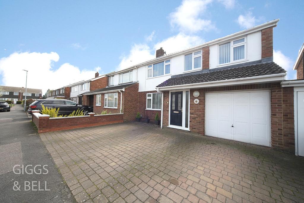 Kinross Crescent, Luton... 4 bed semidetached house £400,000