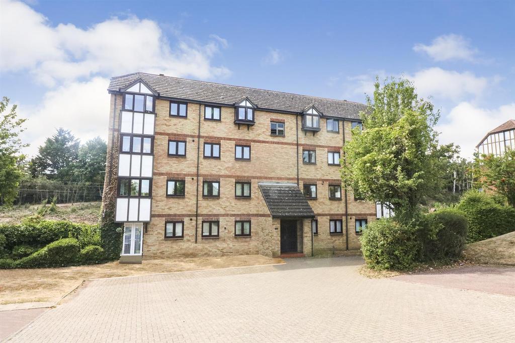 Kerr Close, Knebworth, SG3 2 bed flat £1,100 pcm (£254 pw)