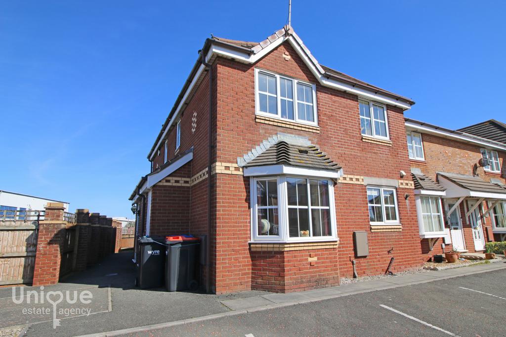 Bayside, Fleetwood, FY7 2 bed terraced house for sale £125,000