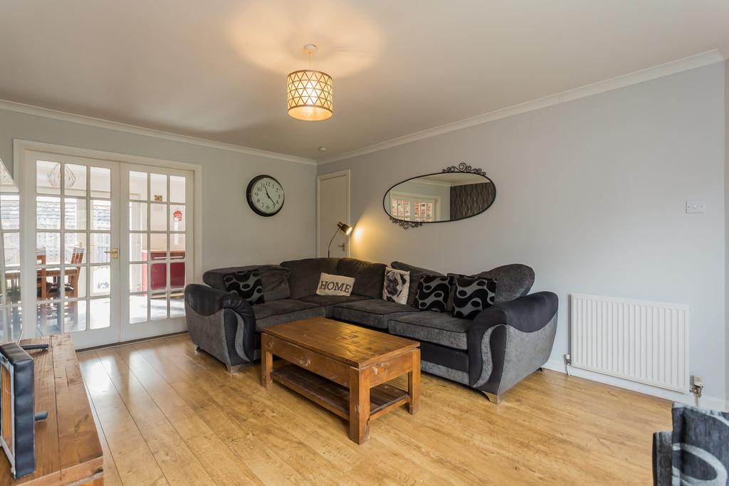 30 Lochfield Road, Paisley, PA2 7RL 3 bed end of terrace house £180,000