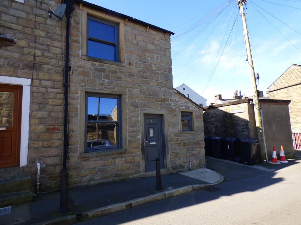 York Street, Barnoldswick BB18 1 bed end of terrace house £525 pcm (£