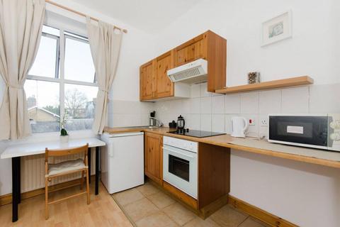 Studio to rent, West Cromwell Road, Earls Court, London, SW5