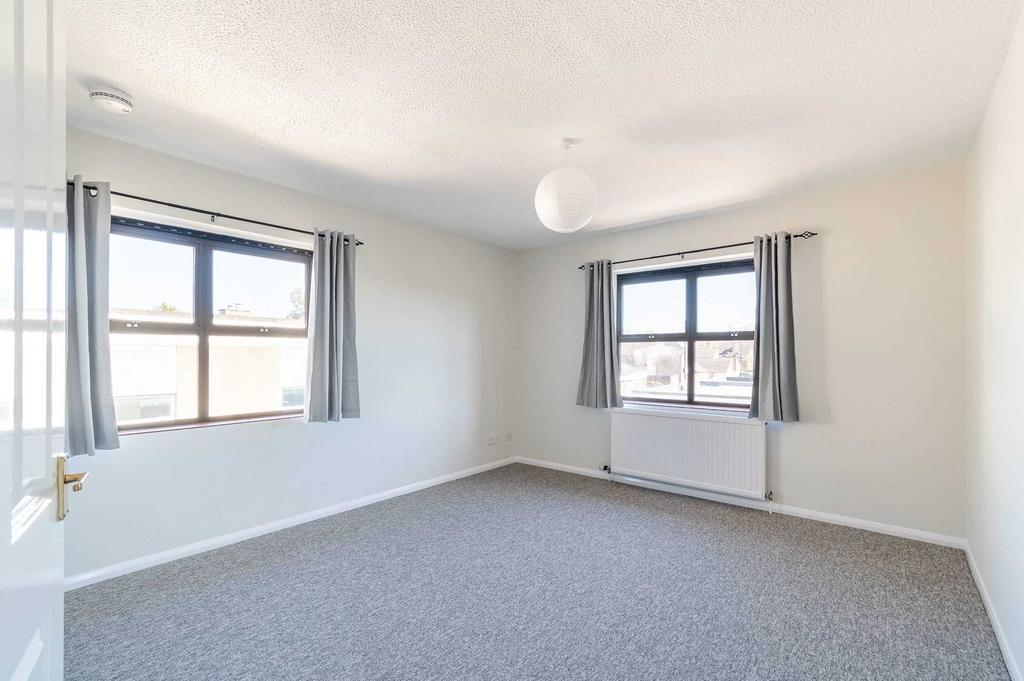 Alexander Terrace, Corsham 2 bed apartment £895 pcm (£207 pw)
