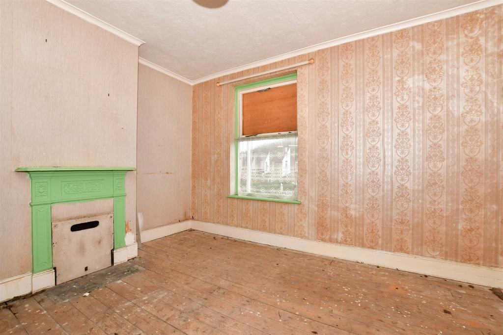 Hamilton Road, Gillingham, Kent 3 bed terraced house £170,000