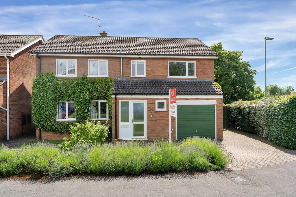 Tay Close, Oakham 4 bed detached house for sale £390,000