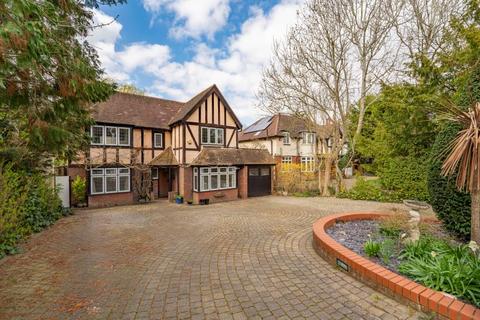 5 bedroom detached house to rent, Woodhall Avenue, HA5