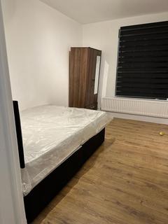 1 bedroom in a house share to rent - Harper Road, London