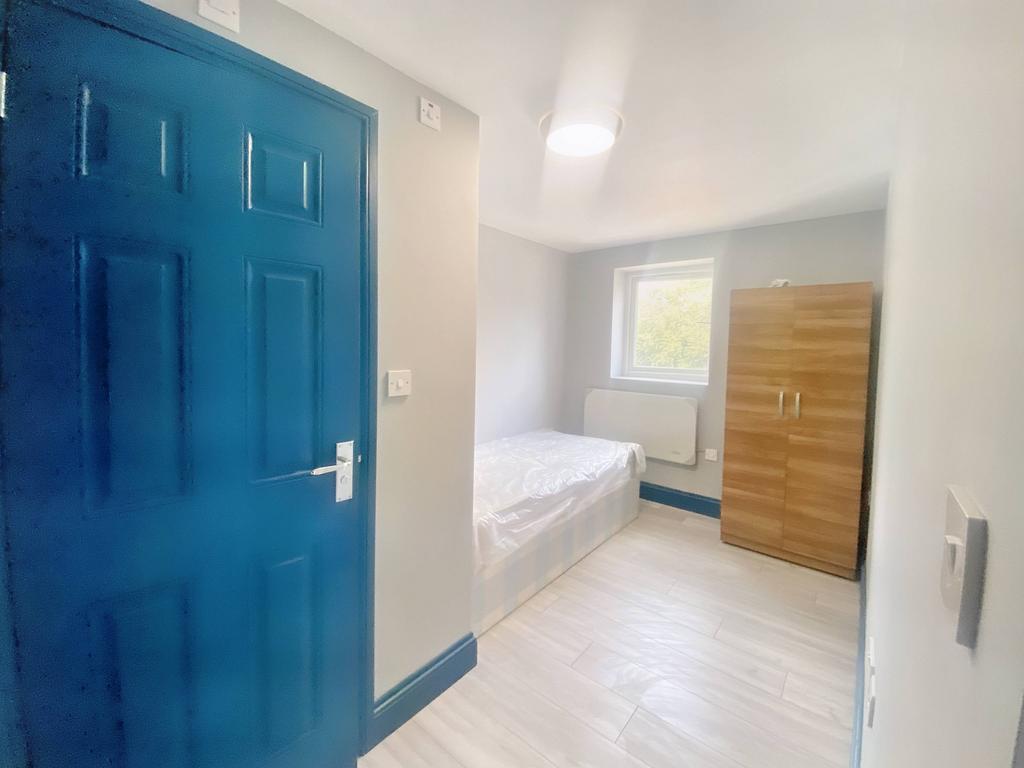 Keel Drive, Slough SL1 1 bed in a house share £740 pcm (£171 pw)