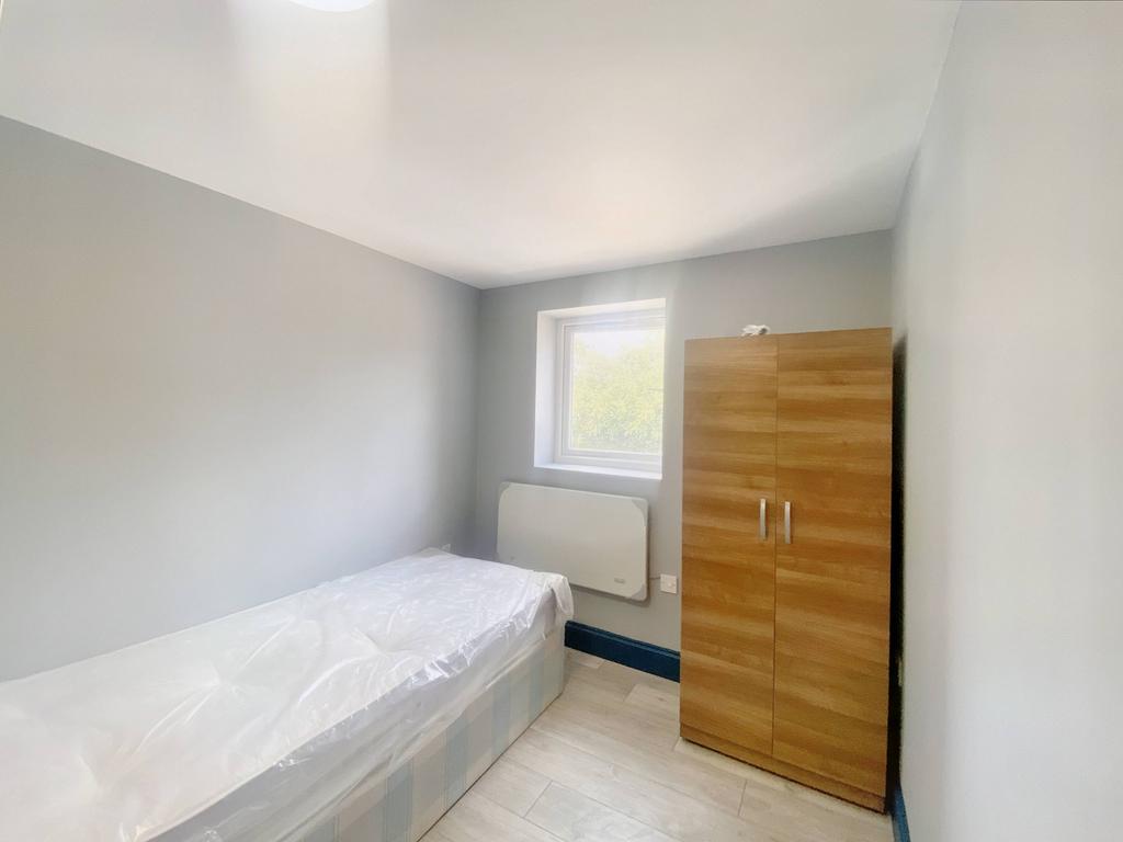 Keel Drive, Slough SL1 1 bed in a house share £740 pcm (£171 pw)