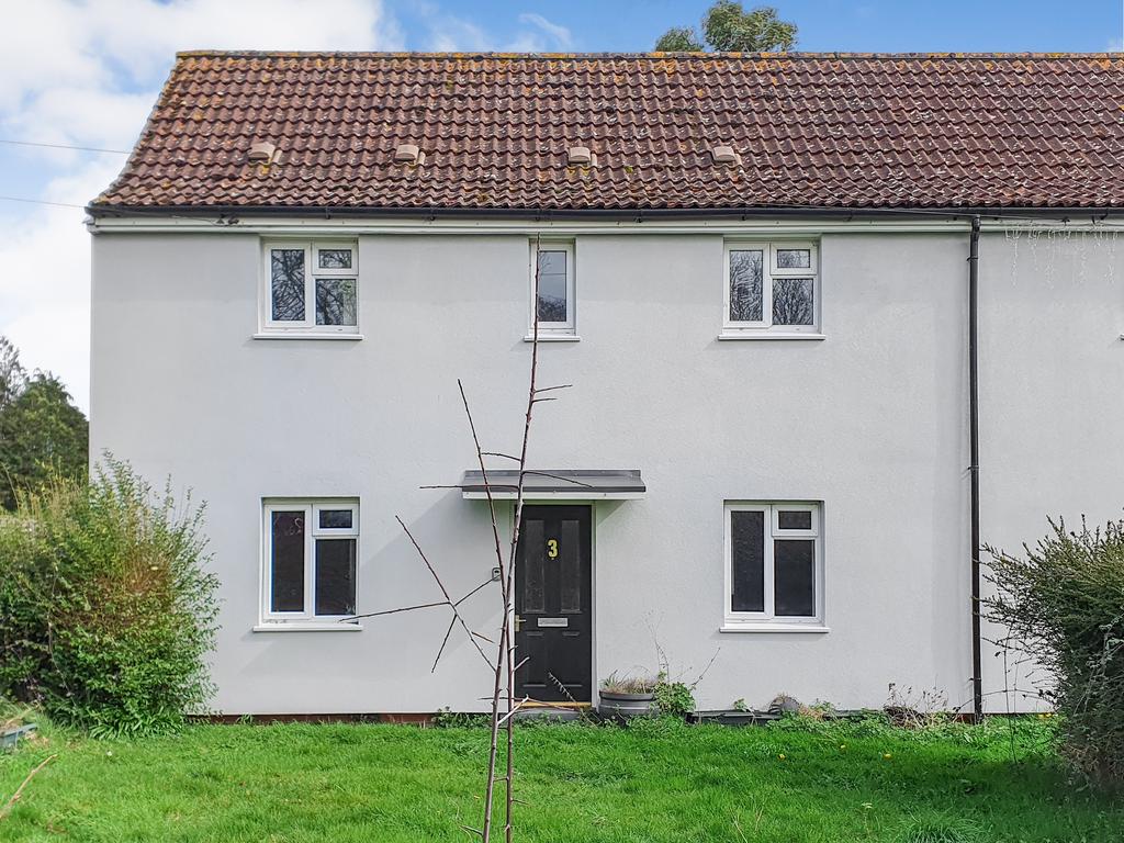 3 Church Road, Dallinghoo, Suffolk... 3 bed semidetached house £125,000