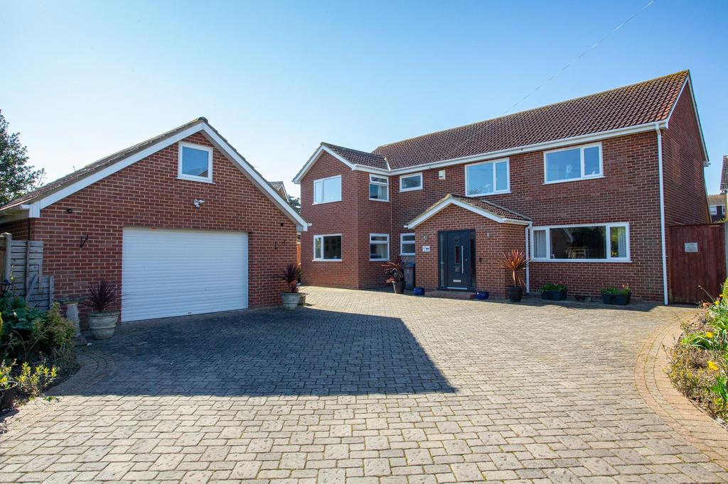 Celtic Road, Deal, CT14 5 bed detached house £650,000