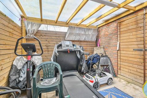 15 Booker Close, London, E14 7DP